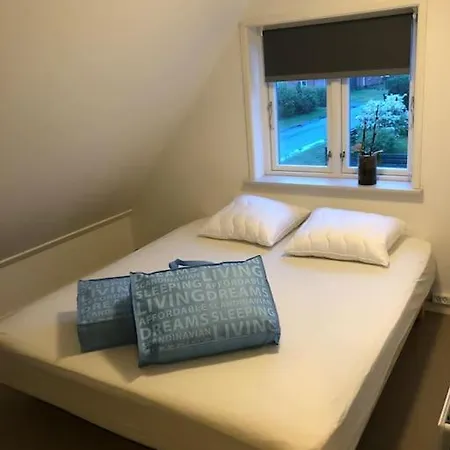 Hyggeligt Taet Ved Skov Og Togstation Aalbaek