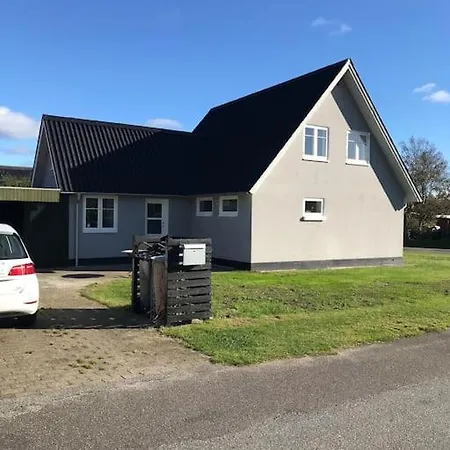 Hyggeligt Taet Ved Skov Og Togstation Aalbaek