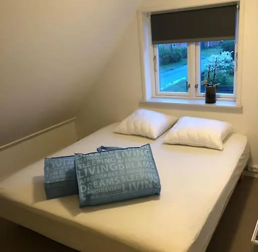 Hyggeligt Taet Ved Skov Og Togstation Ålbæk